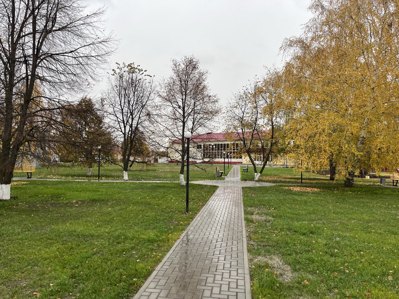 В саратовском райцентре благоустроили центральную площадь и сквер